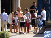REINA CON LAS INFANTAS ELENA Y CRISTINA Y SUS NIETOS CLASES DE VELA EN MALLORCA