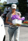 Halle Berry buys flowers and a card for a loved one