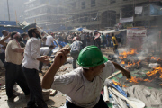 Army cracks down on Morsi supporters  
