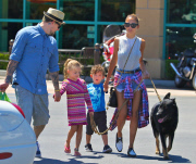 Nicole Richie, Joel Madden And Kids Go Shopping For Groceries