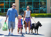 Nicole Richie, Joel Madden And Kids Go Shopping For Groceries