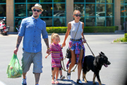 Nicole Richie, Joel Madden And Kids Go Shopping For Groceries