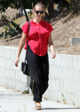 Pregnant Teresa Palmer Stopping By The Berlin Wellness Group 