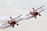 Zwei 9-Jährige Schulmädchen sind Britanniens jüngste Formation-Wingwalker