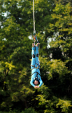 Rekordsprung - 72-Jähriger absolviert höchsten Bungee-Sprung in ein Gewässer