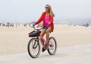 Heidi Klum and Martin Kristen have a fun family day at the beach
