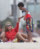 Heidi Klum and Martin Kristen have a fun family day at the beach
