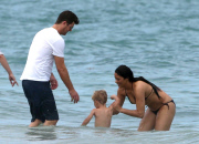 Semi-Exclusive... Robin Thicke Enjoys Miami Beach With His Family - NO INTERNET USE WITHOUT PRIOR AGREEMENT 