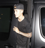 EXCLUSIVE Justin Bieber leaving Toscana Part 2