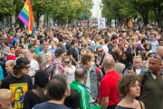 Kiss In gegen Homophobie vor der russischen Botschaft in Berlin