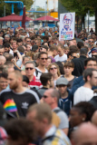 Kiss In gegen Homophobie vor der russischen Botschaft in Berlin