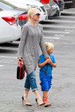 Expecting Mom Gwen Stefani takes Zuma to School - Part 2