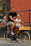 Naomi Watts and Liev Schreiber make it a bike trip morning
