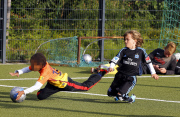 Sabia_Boulahrouz begleitet Damian_van_der_Vaat zum Fussballtraining