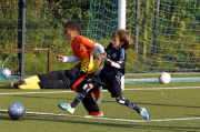 Sabia_Boulahrouz begleitet Damian_van_der_Vaat zum Fussballtraining