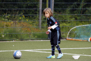 Sabia_Boulahrouz begleitet Damian_van_der_Vaat zum Fussballtraining