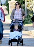 Jennifer Garner Takes Her Family to a Community Party 