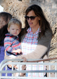 Jennifer Garner Takes Her Family to a Community Party 