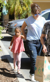 Jennifer Lopez gives Emme a big kiss!