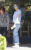 Jennifer Lopez gives Emme a big kiss!