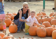 Tori and Dean Take Their Kids to a Pumpkin Patch