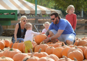 Tori and Dean Take Their Kids to a Pumpkin Patch
