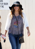 Eva Longoria dresses retro at Cafe Med