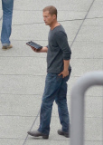 EXKLUSIV: Til Schweiger schaut SpongeBob Filme auf seinem Tablet am Set von "Tatort: Kopfgeld" - Hamburg