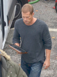 EXKLUSIV: Til Schweiger schaut SpongeBob Filme auf seinem Tablet am Set von "Tatort: Kopfgeld" - Hamburg