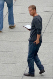 EXKLUSIV: Til Schweiger schaut SpongeBob Filme auf seinem Tablet am Set von "Tatort: Kopfgeld" - Hamburg