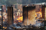 Im Kampf gegen das Feuer: Buschfeuer in Australien breitet sich aus  