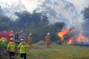 Im Kampf gegen das Feuer: Buschfeuer in Australien breitet sich aus  