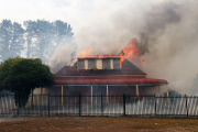 Im Kampf gegen das Feuer: Buschfeuer in Australien breitet sich aus  