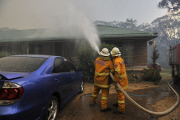 Im Kampf gegen das Feuer: Buschfeuer in Australien breitet sich aus  