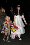 Gwen Stefani and her family go trick-or-treating - Part 2