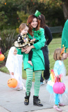 Alyson_Hannigan auf Trick or Treat-Tour