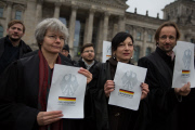 Rechtsanwälte protestieren am Bundestag gegen Überwachung