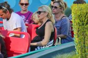 Pregnant Gwen Stefani and her family visit Disneyland 