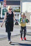 *EXCLUSIVE* Pregnant Gwen Stefani makes a quick stop before hitting Disneyland - Part 2