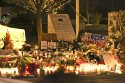 Fans pay tribute to Paul Walker at Santa Clarita crash site