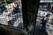 Thai protesters allowed to enter Government House 