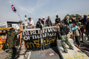 Thai protesters allowed to enter Government House 