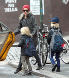 Naomi Watts Takes Her Boys To School 