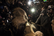 Ukrainians topple Lenin statue