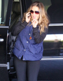 EXCL Brooke Mueller gives a wave