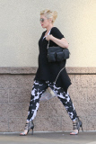 Pregnant Gwen Stefani goes monochromatic