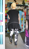 Pregnant Gwen Stefani goes monochromatic