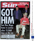FRONT PAGE OF THE SUN NEWSPAPER SHOWING RONNIE BIGGS RETURINING TO LONDON, BRITAIN - 07 MAY 2001