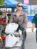 Exclusive... Ali Larter Shops For Groceries At The Farmer's Market 