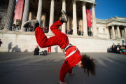 UK: Dancing Santa's Trafalgar Square